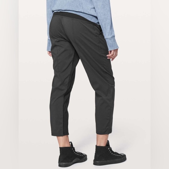 Lululemon Dance Studio Crop black size 4 - Picture 8 of 10